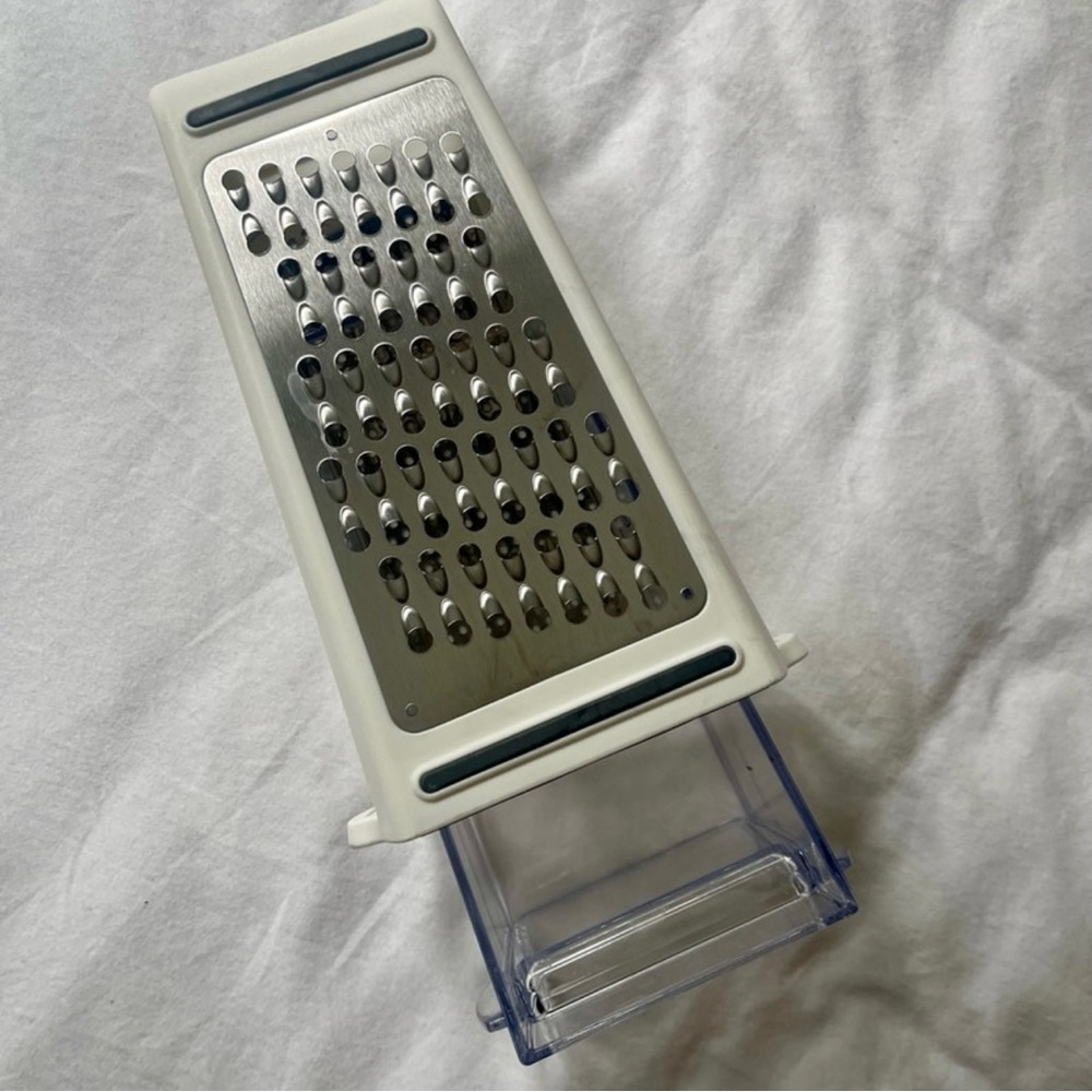 Cheese Grater with Clear Catch Container